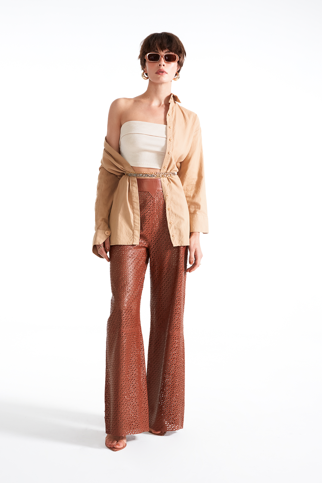 Calça pantalona de couro legítimo perfurado Billie